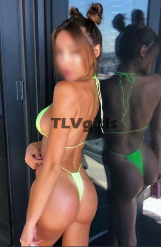 סקסית ועצמאית, צמיחה נמוכה עם שדיים יפים