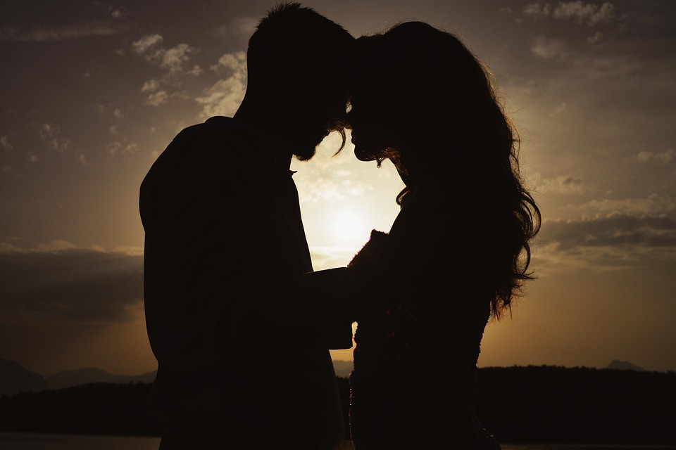 גברים מתבקשים לצייר את אנטומיית הנשית ותוצאות מטורפות (וידאו)