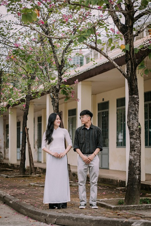 תגובה של האישה להצעת הנישואין מוגזמת מאוד (וידאו)