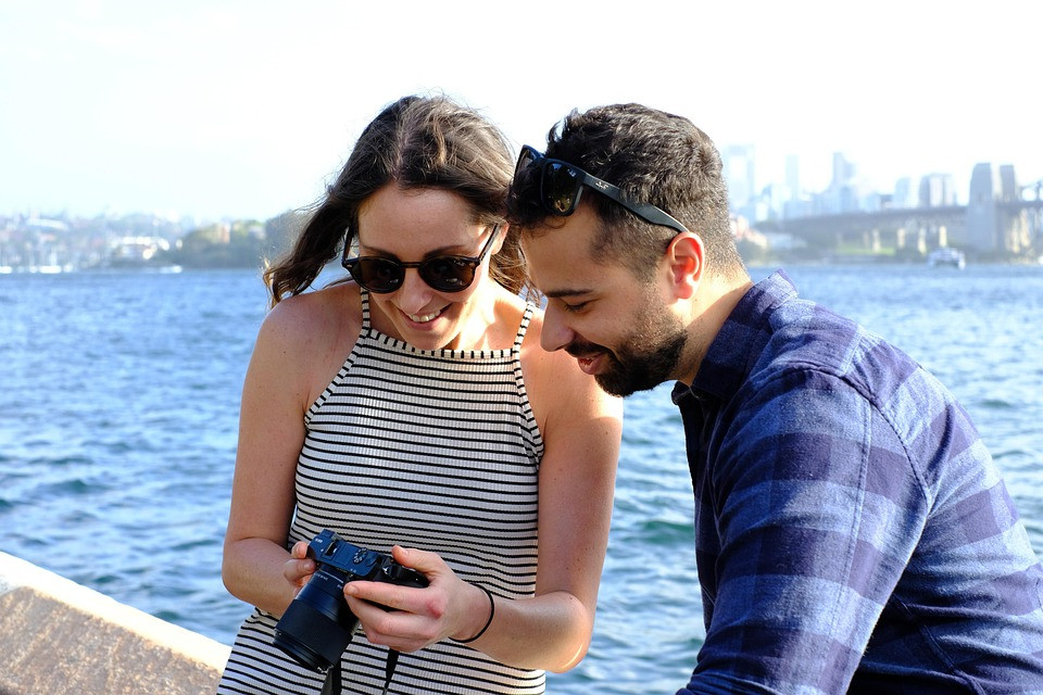 אישה עונשת אותך בדין בעקבות קיום יחסי מין רועשים מאוד